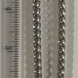 Vintage Beautiful Silver Tone Necklace with Pendant!